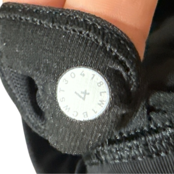 EUC - Lululemon Cross Conditioning 2-In-1 Tank *Medium Support B/C Cup - Size 4 - Picture 7 of 7